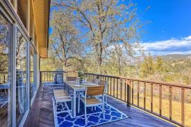 Renovated Oakhurst vacation rental with updated kitchen and mountain deck