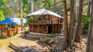 Oakhurst vacation rental with fire-resistant landscaping and defensible space